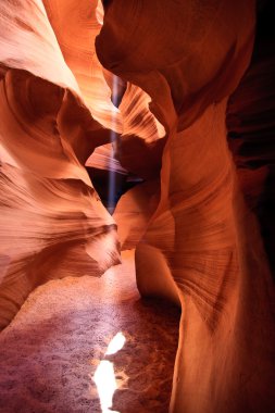 Dans Arizona'a üst antilop Kanyonu ışık