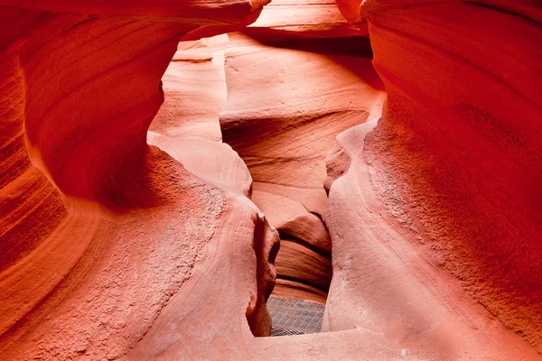 Hermosas formaciones rocosas de piedra arenisca de Antelope Canyon en Arizón —  Fotos de Stock