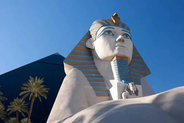 Статуя сфинкса в Luxor Hotel and Casino в Лас-Вегасе — стоковое фото