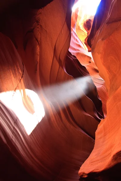 Sunbeam in bovenste antelope canyon, page, arizona — Stockfoto