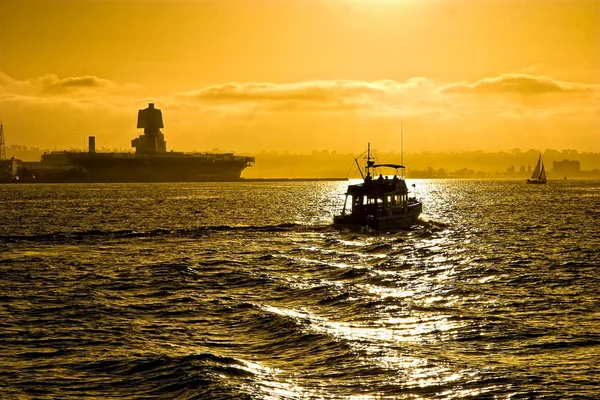 San diego łodzi na zachodzie słońca — Zdjęcie stockowe