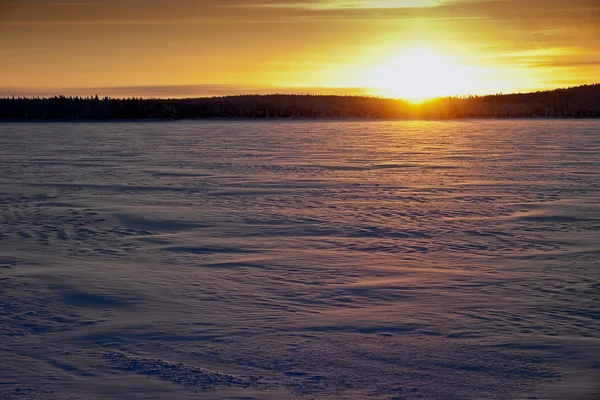 日落时冻的湖 — 图库照片