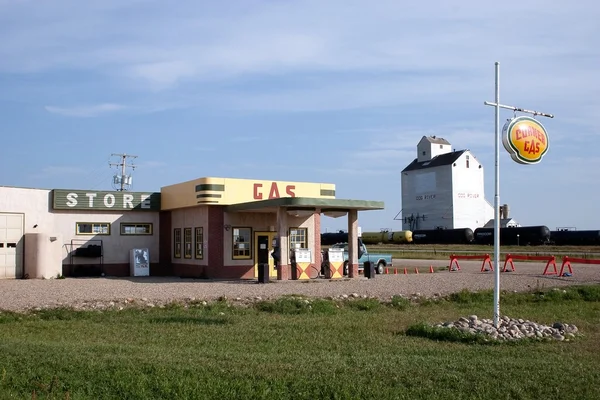コーナーのガソリン スタンド — ストック写真