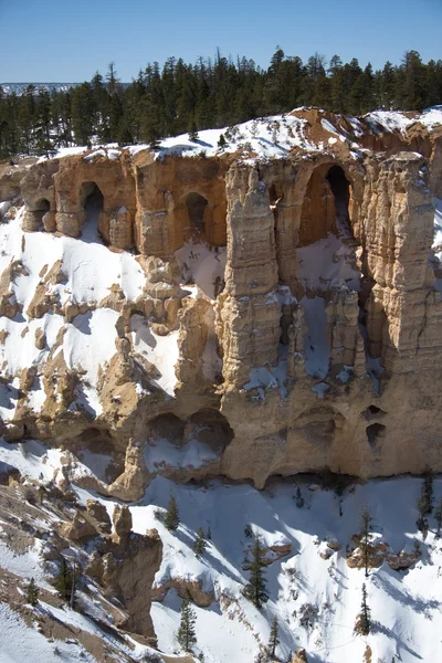 Пещерные формирования на Брайс-Пойнт — стоковое фото