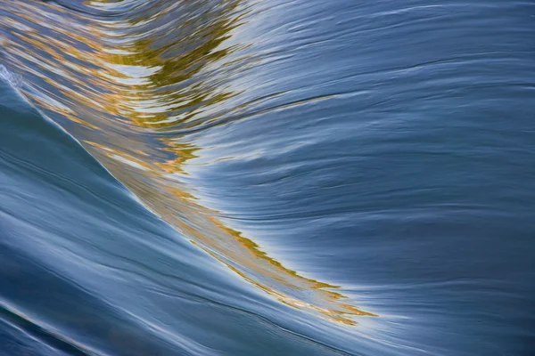 川の流れ — ストック写真