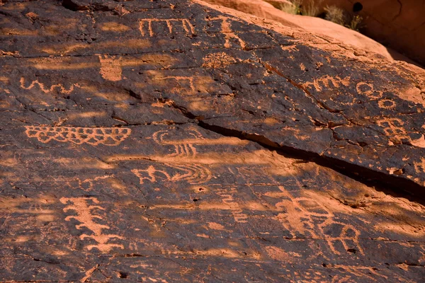 Starověké Petroglyfy — Stock fotografie