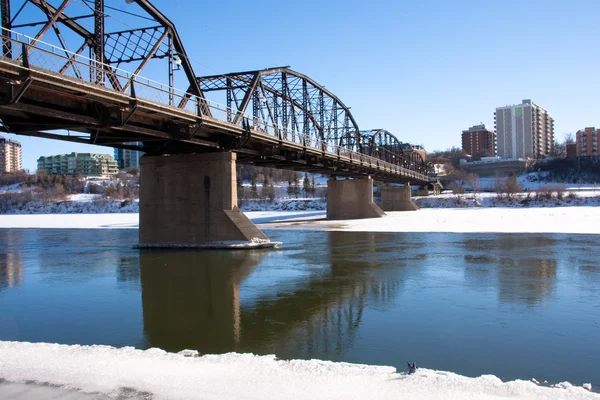 Puente Viejo sobre el Río Saskatchewan Sur —  Fotos de Stock