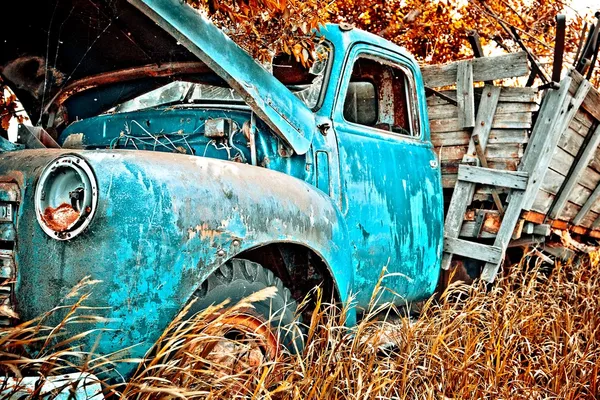 Старый фермерский грузовик — стоковое фото