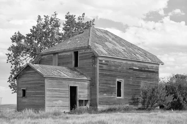 Casa velha da fazenda da pradaria — Fotografia de Stock