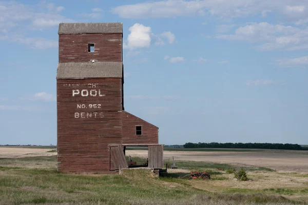 Velho elevador de grãos de pradaria — Fotografia de Stock