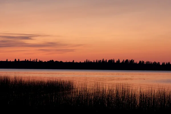Zonsondergang op lake — Stockfoto