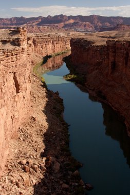 Colorado Nehri grand kanyonun dibinde