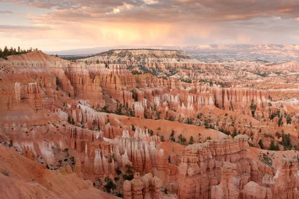 Solnedgången pekar på bryce canyon — Stockfoto