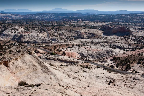 Rochas e terreno em torno de Powell Point na estrada 12 em Utah — Fotografia de Stock