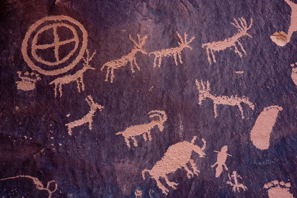 stock image Petroglyphs at Newspaper Rock, Indian Creek, Utah
