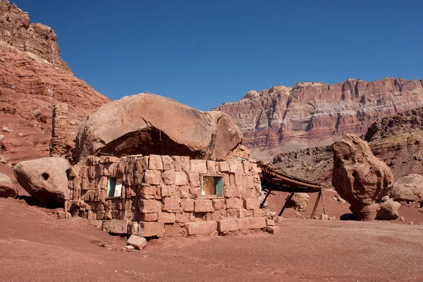 Native American cliff dwellings in Cliff Dwellers, Arizona — Stock Photo, Image