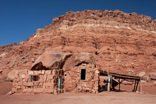 Ureinwohner amerikanische Klippenwohnungen in Klippenbewohnern, arizona — Stockfoto