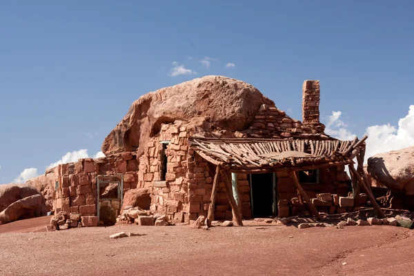 Indianska klippan bostäder i klippan dväljas, arizona — Stockfoto