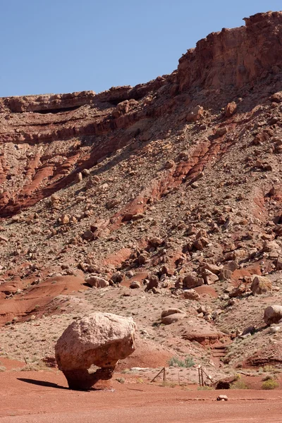 Cliff Dweller 's Balanced Rocks - Cliff Dwellers, AZ – stockfoto