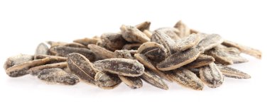 Beyaz bir arka plan üzerinde izole ayçiçeği tohumu kazık