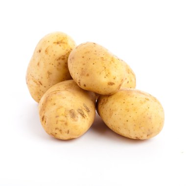 Beyaz arka planda izole edilmiş patatesler