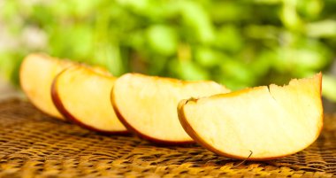 Kırmızı elma ile-metalleri