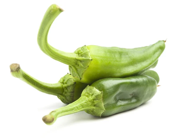 Groene Paprika Stapel Geïsoleerd Een Witte Achtergrond — Stockfoto