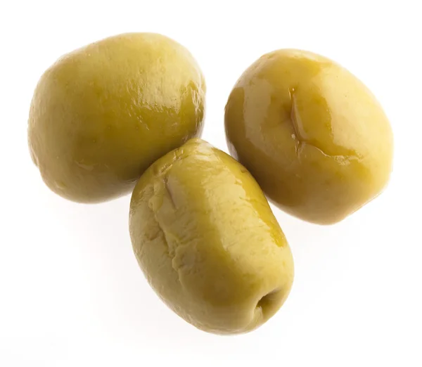 Köstliche Grüne Oliven Isoliert Auf Weißem Hintergrund — Stockfoto
