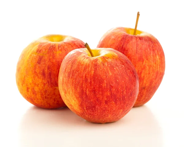 白い背景に隔離された赤いリンゴ — ストック写真