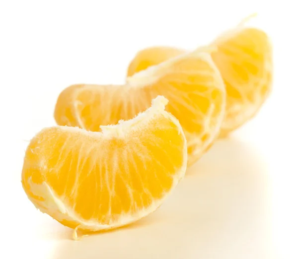 Mandarin Appelsin Skrællet Hvid Baggrund - Stock-foto