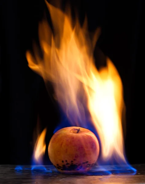 苹果燃烧 — 图库照片