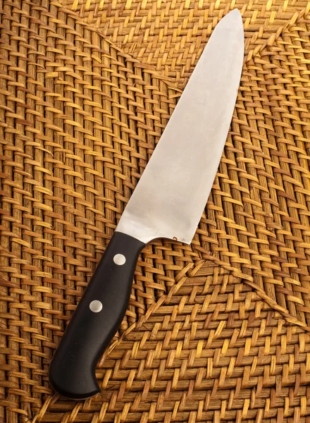 Close-up de uma faca no fundo branco com caminho de recorte — Fotografia de Stock