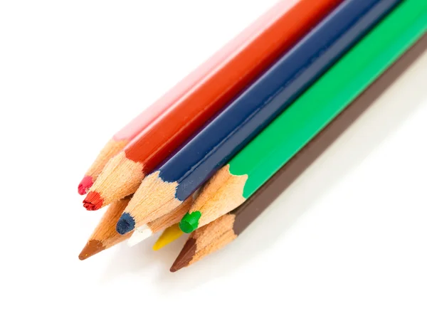 Цветные карандаши над белым — стоковое фото