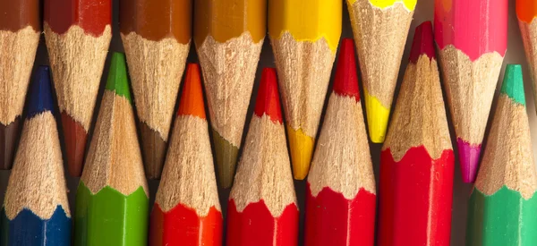 레인 보우 컬러로 컬러 연필 — 스톡 사진