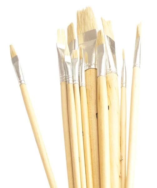 Close-up de paintbrushes pilha em um fundo branco — Fotografia de Stock