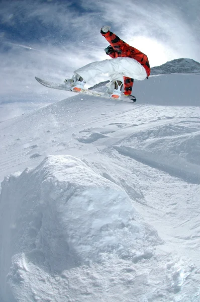 Saltando snowboarder estilo livre — Fotografia de Stock