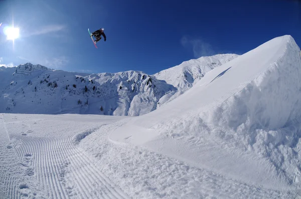 Saltar snowboarder —  Fotos de Stock