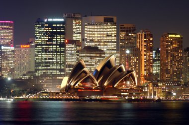 Geceleri Sydney Opera Binası