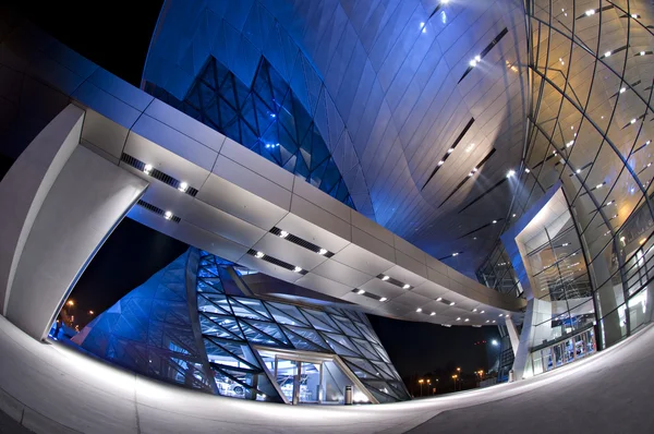 未来派宝马世界建筑坐落在慕尼黑，德国 图库图片