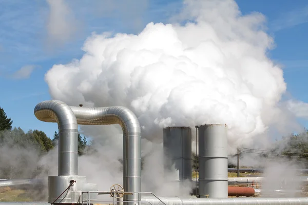Geothermal power plant emissions — Stock Photo, Image