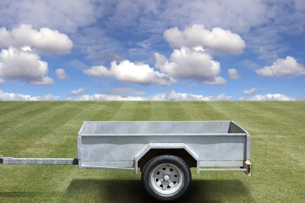 Empty trailer on green grass — Stock Photo, Image