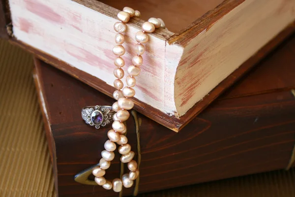 Pearls and a ring — Stock Photo, Image