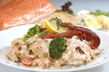 İtalyan makarna g seafood sos ve limon