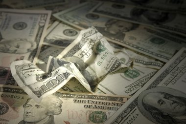 buruşuk yüz dolarlık banknot yakın çekim