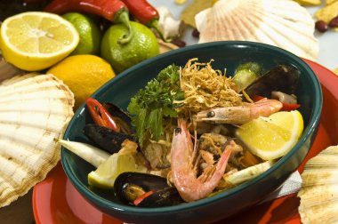 Deniz ürünleri salatası Meksika stili