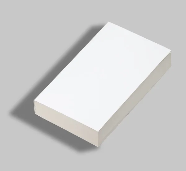 Libro de bolsillo en blanco cubierta w ruta de recorte —  Fotos de Stock