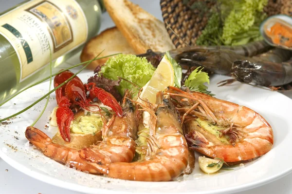 Grilled Shrimps Lemon Lettuce — Stock Photo, Image