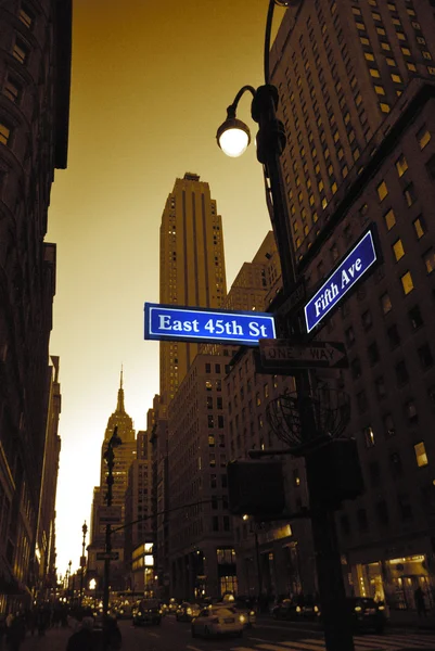 New York City Vijfde Avenue Schemering — Stockfoto