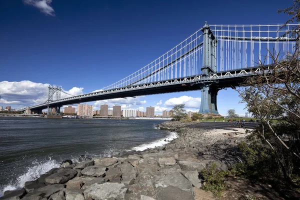 New york şehir silüeti w manhattan Köprüsü — Stok fotoğraf