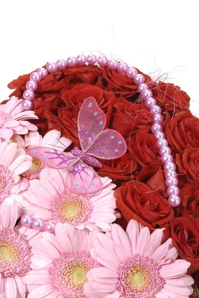 バレンタイン ハート バラのガーベラとファブリックの葉 — ストック写真